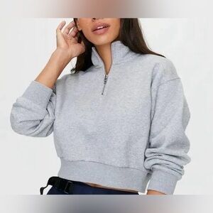 ⭐️Host Pick⭐️ Aritzia TNA Cozy Fleece 1/4 Zip Cropped Sweatshirt